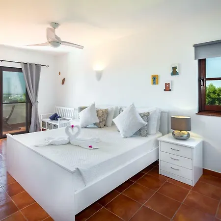 Monte Pardal W/ Heated Pool In Natural Park Villa
